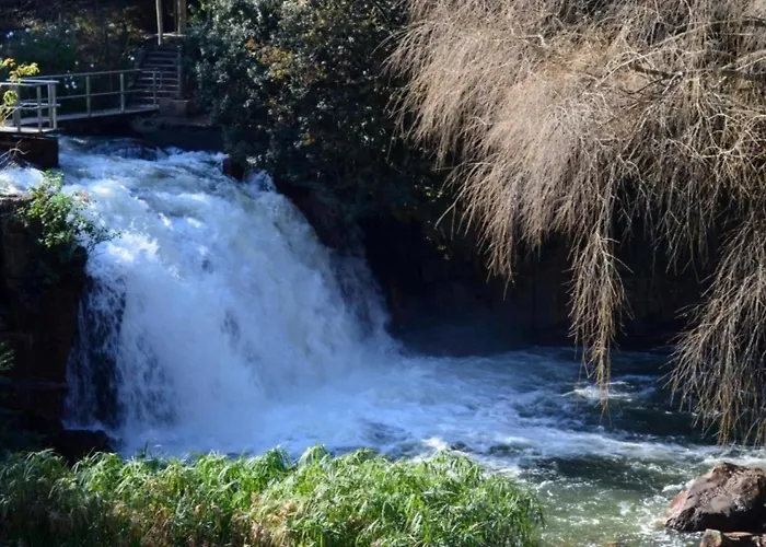 The Falls Cottages